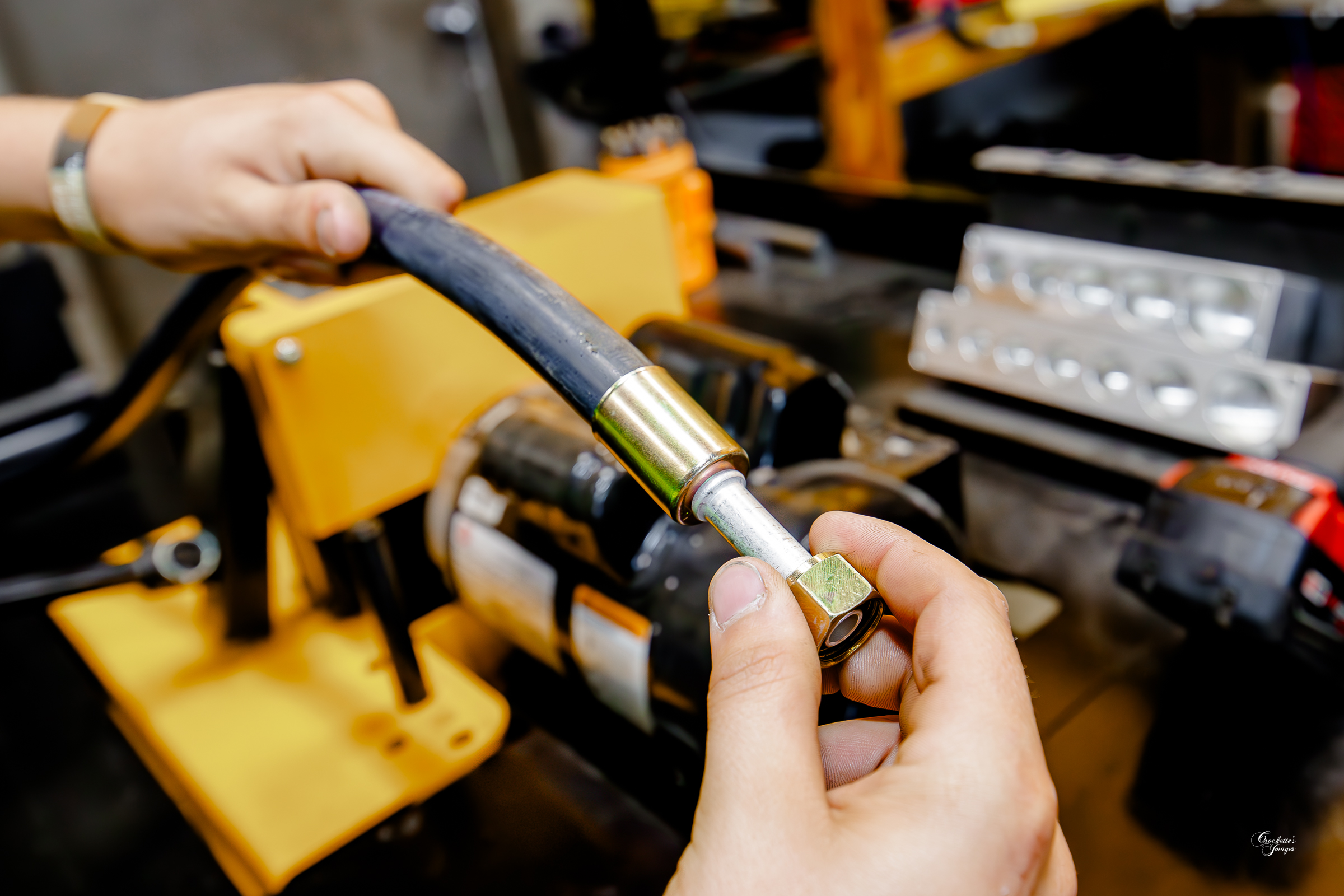 HoseMate offers the fastest & most reliable hydraulic hose services in Southeast Missouri.  We craft new hydraulic hose for any machine within just minutes.  Visit our shop at 3256 E. Outer Rd. in Scott City, MO or call us at 573-651-4673 for the fastest hose renewal service.